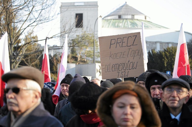 Wystarczyło zamiast mundurowej emerytury wybrać tę z ZUS