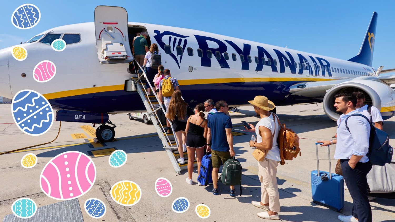 Gdzie Polacy lecą na Wielkanoc? Podróżni z Ryanair rzucają tradycję dla słońca. Samolot Ryanair, pasażerowie.