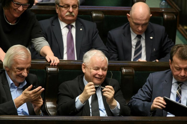 Jarosław Kaczyński: to on ocenia polityczne koszty decyzji gospodarczych. Widocznie rachunki mu się zgadzają, gdyż rząd nie będzie nowelizował ustawy budżetowej.