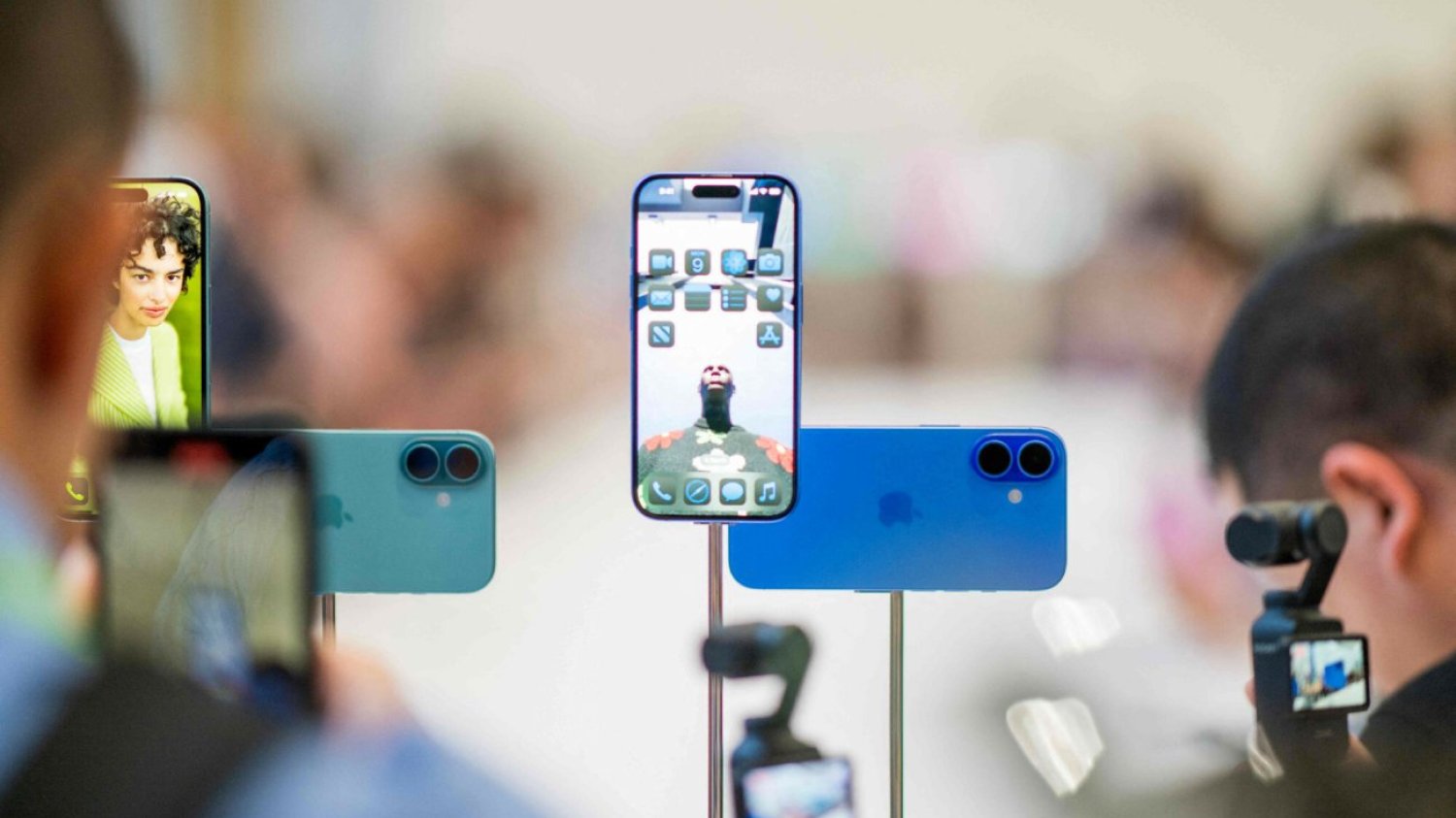 Na nowego iPhone 16 Pro Max musimy pracować 18,6 dni za średnią krajową.