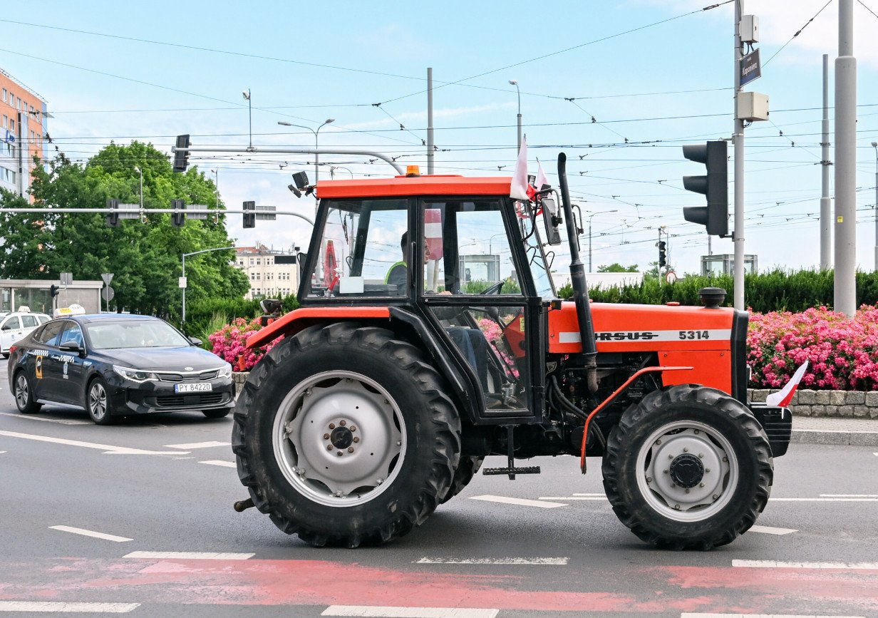 Ukraińcy przejmują Ursusa. Na zdjęciu rolnicy protestują w centrum Poznania. Poznań, 04.06.2024