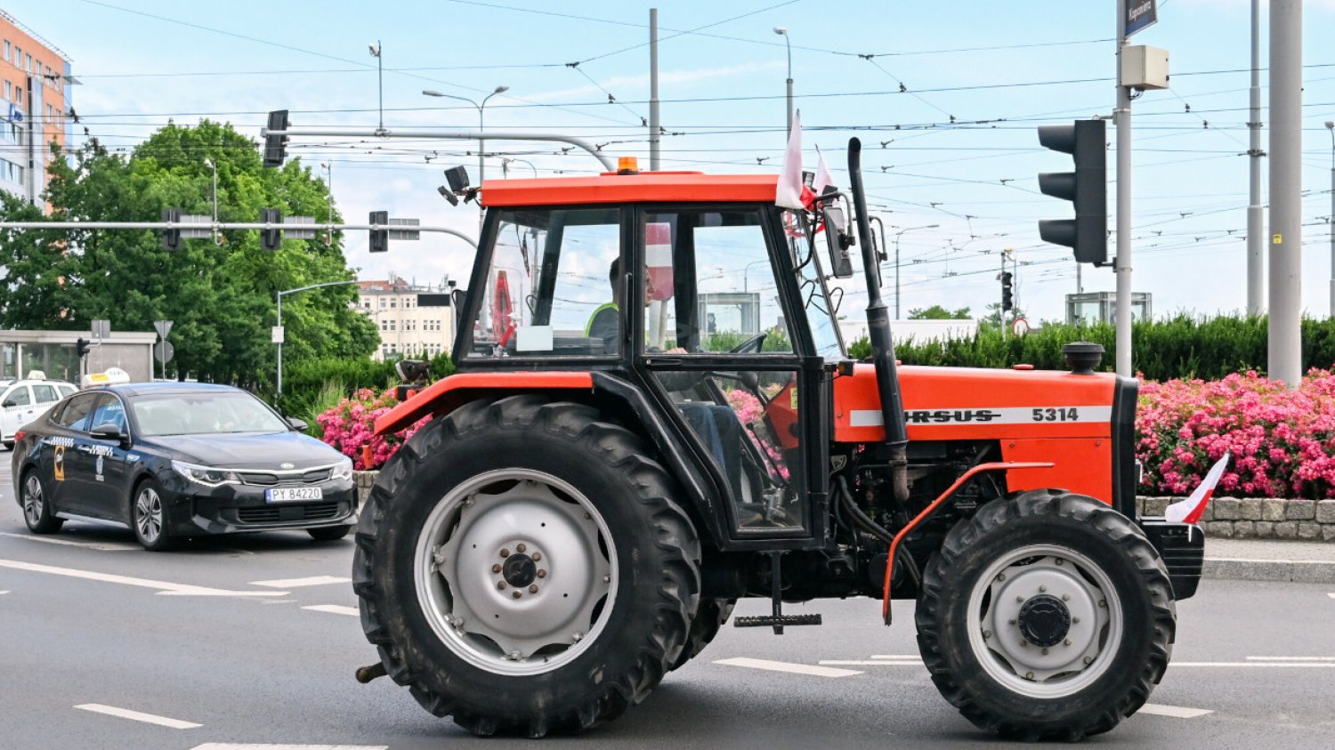 Ukraińcy przejmują Ursusa. Na zdjęciu rolnicy protestują w centrum Poznania. Poznań, 04.06.2024