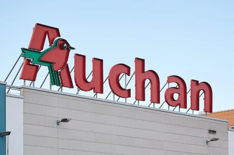 Rudzik z logo Auchan ma teraz nową rolę: jego kolory ilustrują segmenty, w jakich powinny się pojawiać produkty.