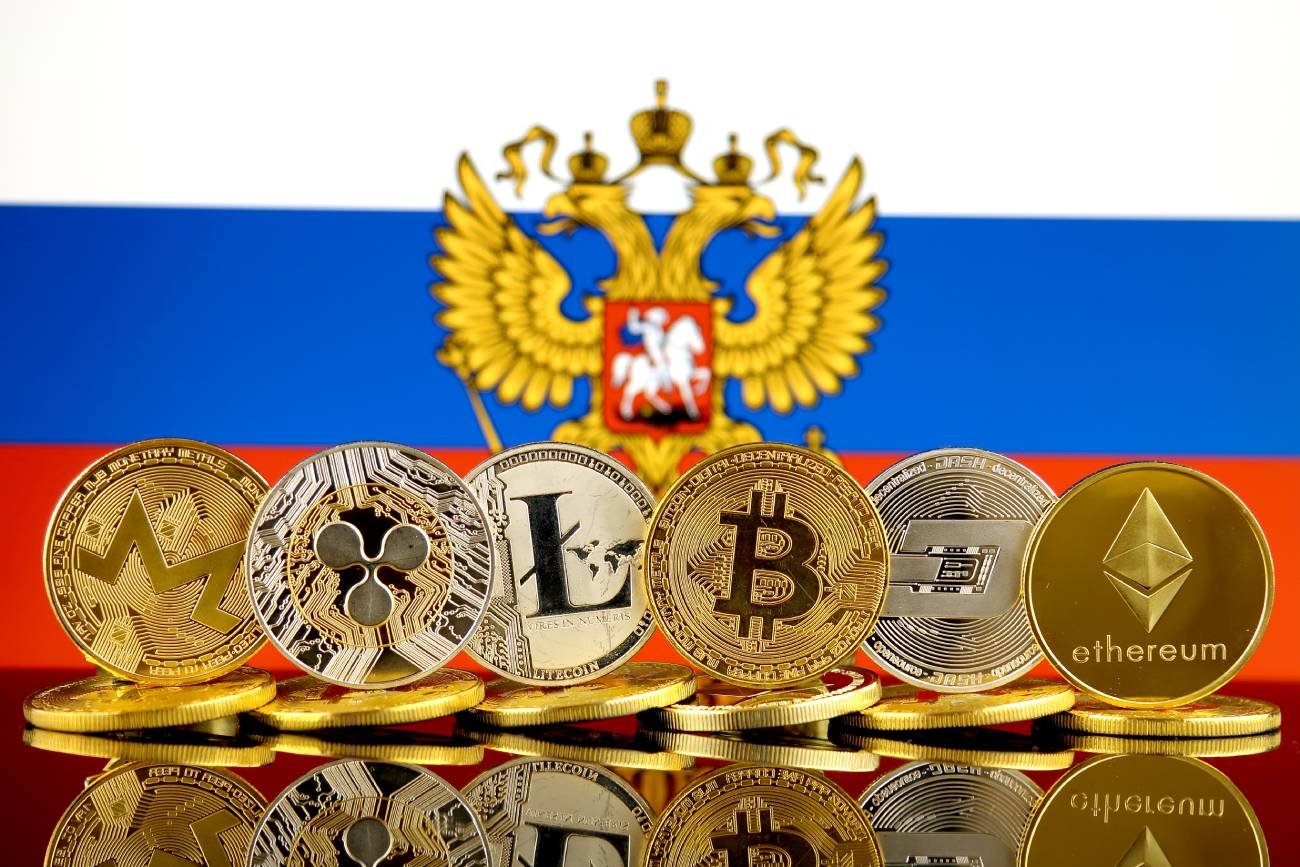 Kryptowaluty na tle flagi Rosji