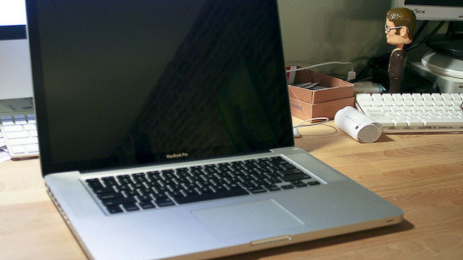 Baterie w MacBook Pro mogą si ę przegrzać. Apple oferuje ich darmową wymianę.