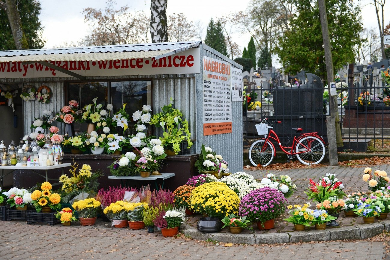 Czy sprzedawanie zniczy nadal się opłaca?