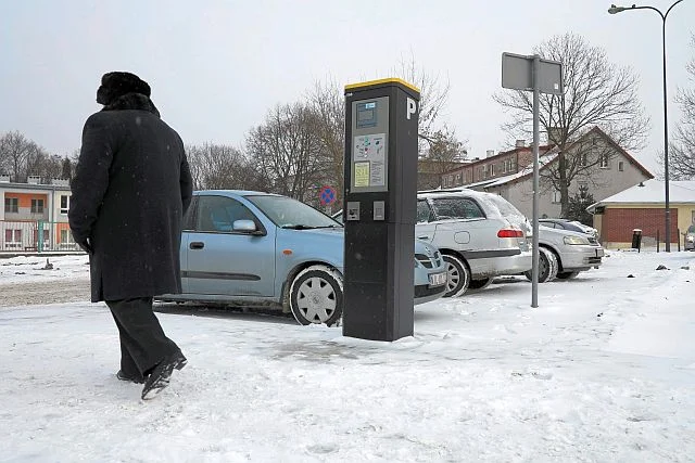 Gdyby zastosować chicagowski przelicznik, stolica Polski powinna wyciągać z parkometrów… 720 milionów złotych rocznie.