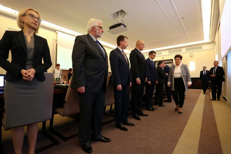 MSZ ministra Witolda Waszczykowskiego (drugi od lewej), na prośbę resortu finansów zaskarżyło weto Brukseli w sprawie podatku handlowego w Trybunale Sprawiedliwości UE.
