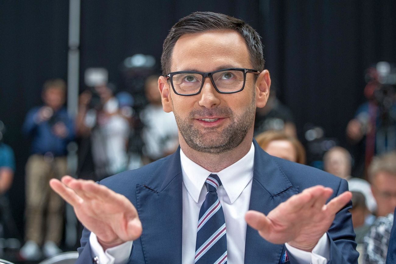 Porażka fuzji Orlenu z Lotosem, której powodzenie Obajtek osobiście obiecał Jarosławowi Kaczyńskiemu, mogła oznaczać koniec jego kariery w Orlenie.