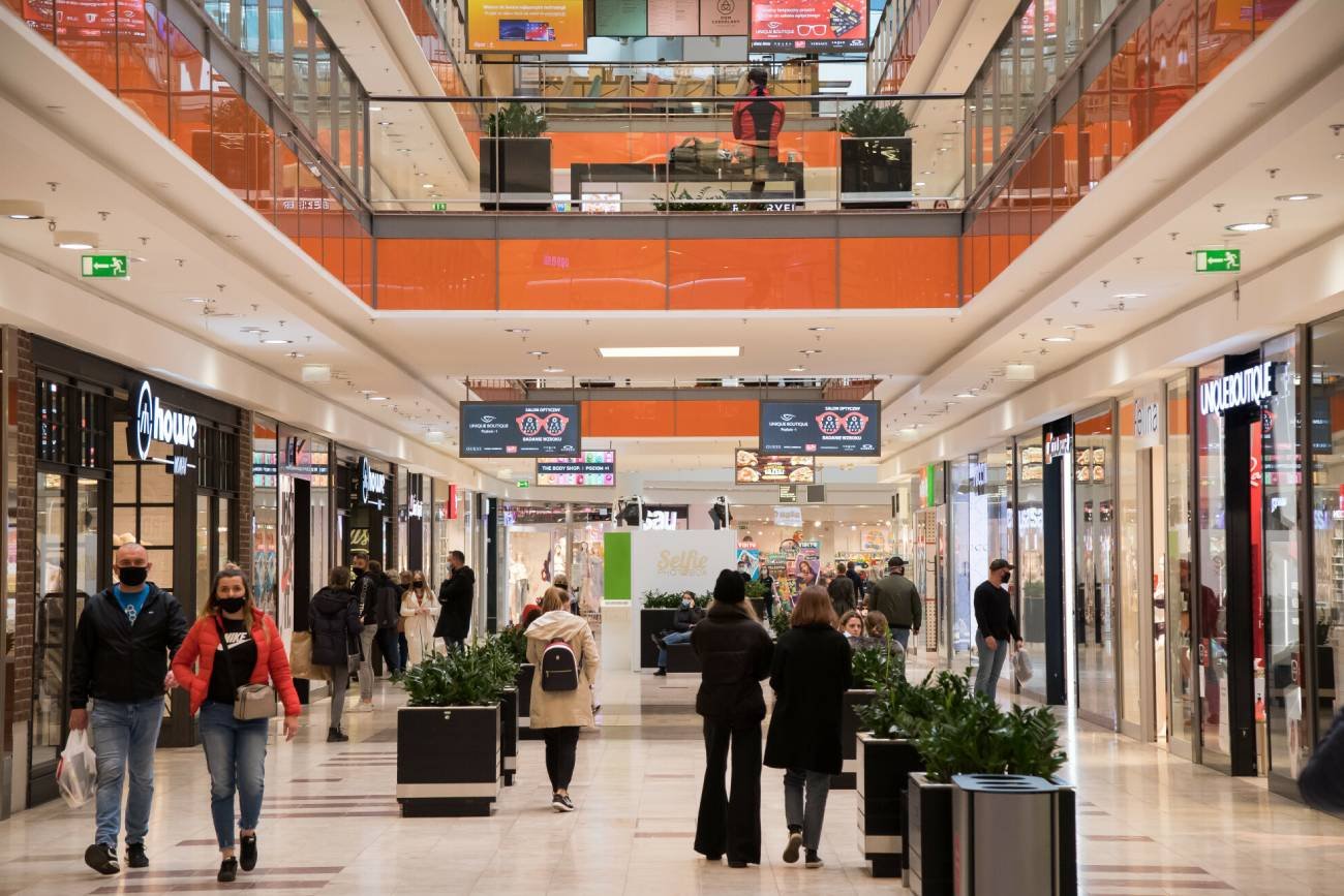 klienci w galerii handlowej