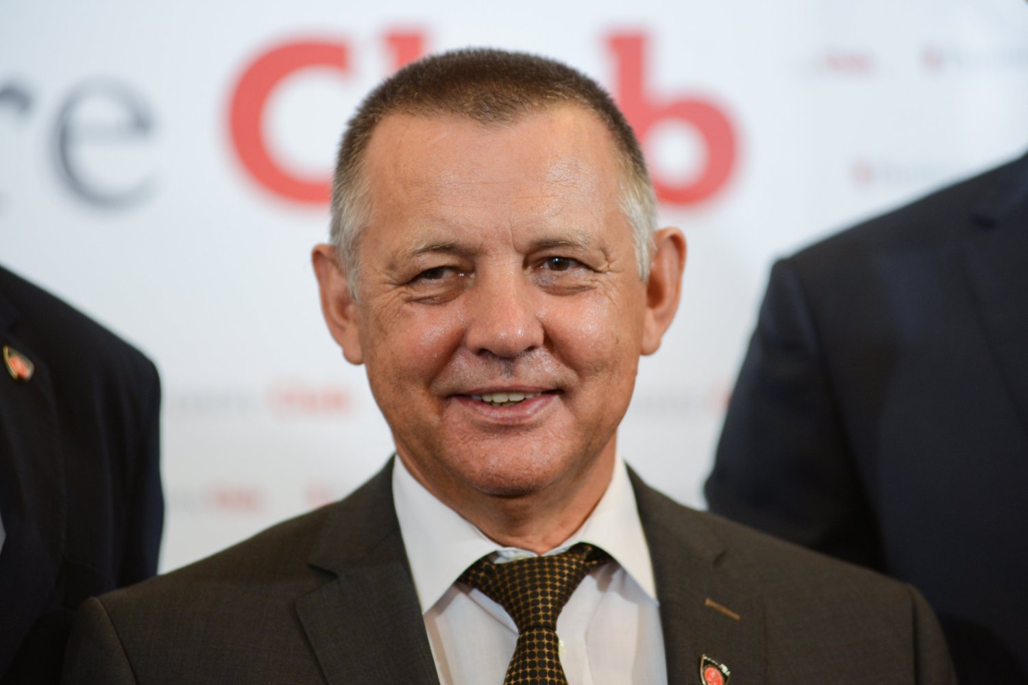 Nowym rozporządzeniem ministerstwa finansów (na zdjęciu Marian Banaś, nowy minister) podatek CIT od dywidend dla funduszy inwestycyjnych i emerytalnych został odroczony o pół roku.