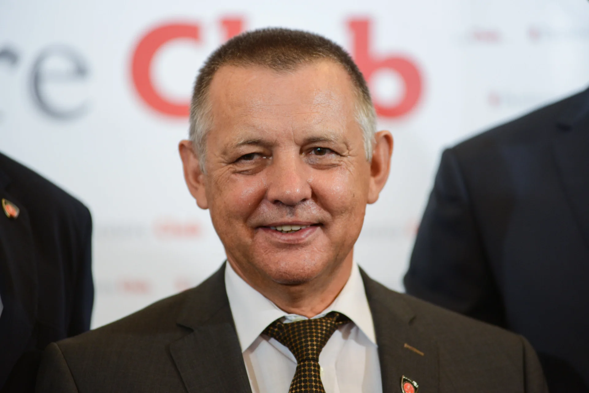 Nowym rozporządzeniem ministerstwa finansów (na zdjęciu Marian Banaś, nowy minister) podatek CIT od dywidend dla funduszy inwestycyjnych i emerytalnych został odroczony o pół roku.