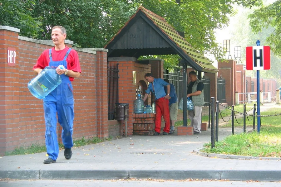 Źródłem olbrzymiej części "cudownych wód" są ogólnodostępne ujęcia wód gruntowych czy źródlanych.