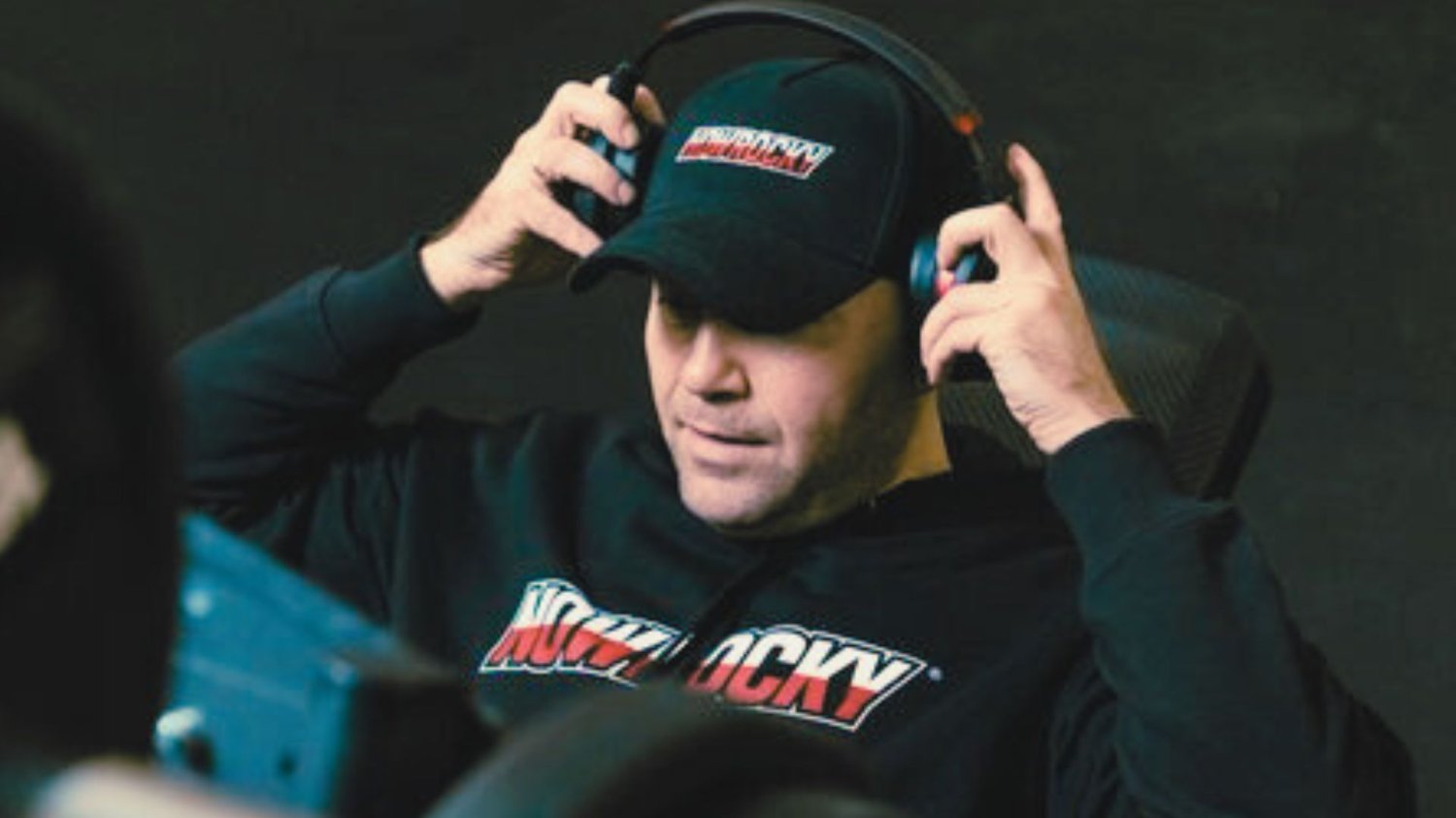 Karol Nawrocki od miesięcy paraduje w ubraniach z hasłem "Nowrocky"