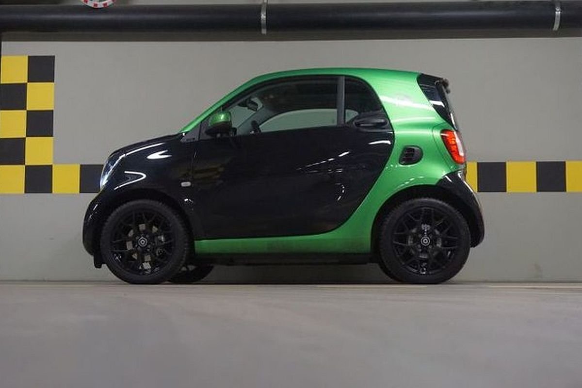 Z boku Smart ForTwo Electric Drive wygląda trochę jak zabawka, ale to jedyne w tej chwili auto, które byłoby objęte dopłatą do elektryków.