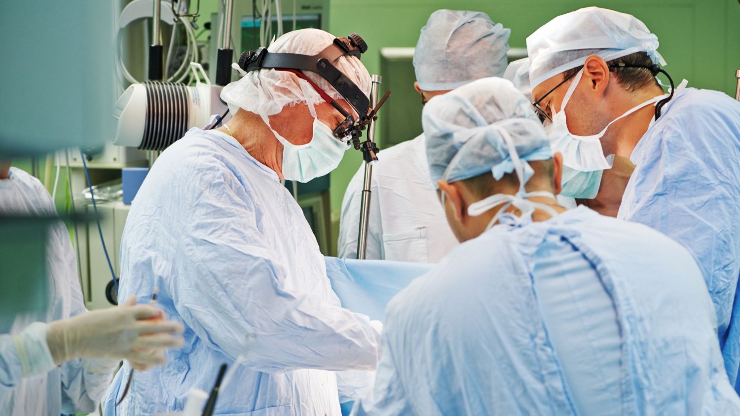 Pacjentowi z nowotworową naroślą na żebrze wszczepiono sztuczny implant, który został wydrukowany technologią 3D przez polską firmę 3DGence.