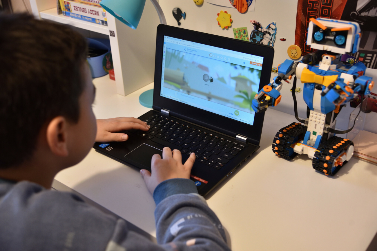 To, gdzie trafią zakupione laptopy, będzie zależało od wskaźnika zamożności regionu. Szczególnie istotnymi czynnikami okaże się być ten dotyczący bezrobocia czy średniej płacy.