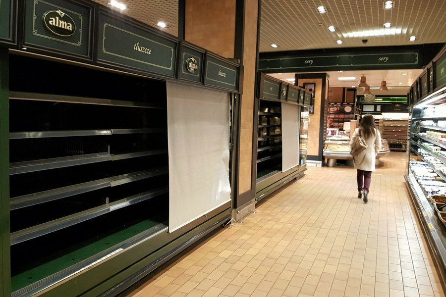 Optymizm konsumentów nie powstrzymał delikatesów Alma przed upadkiem. Dobrze, że podtrzymuje resztę hamującej ostro gospodarki.