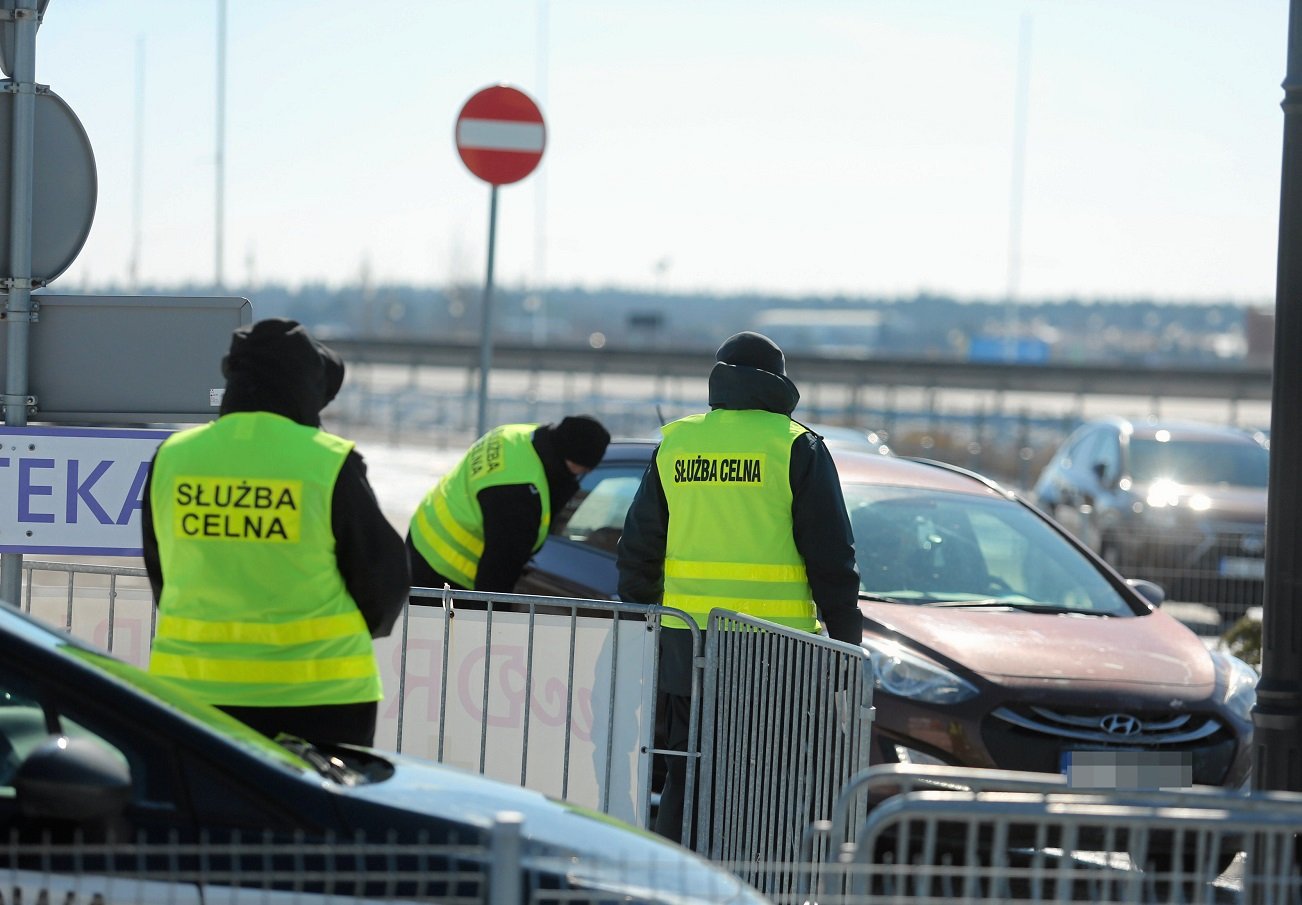 Funkcjonariusze Służby Celno-Skarbowej.