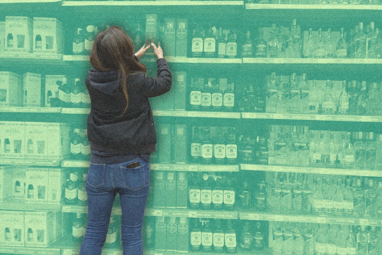 Zakup alkoholu w sklepie.