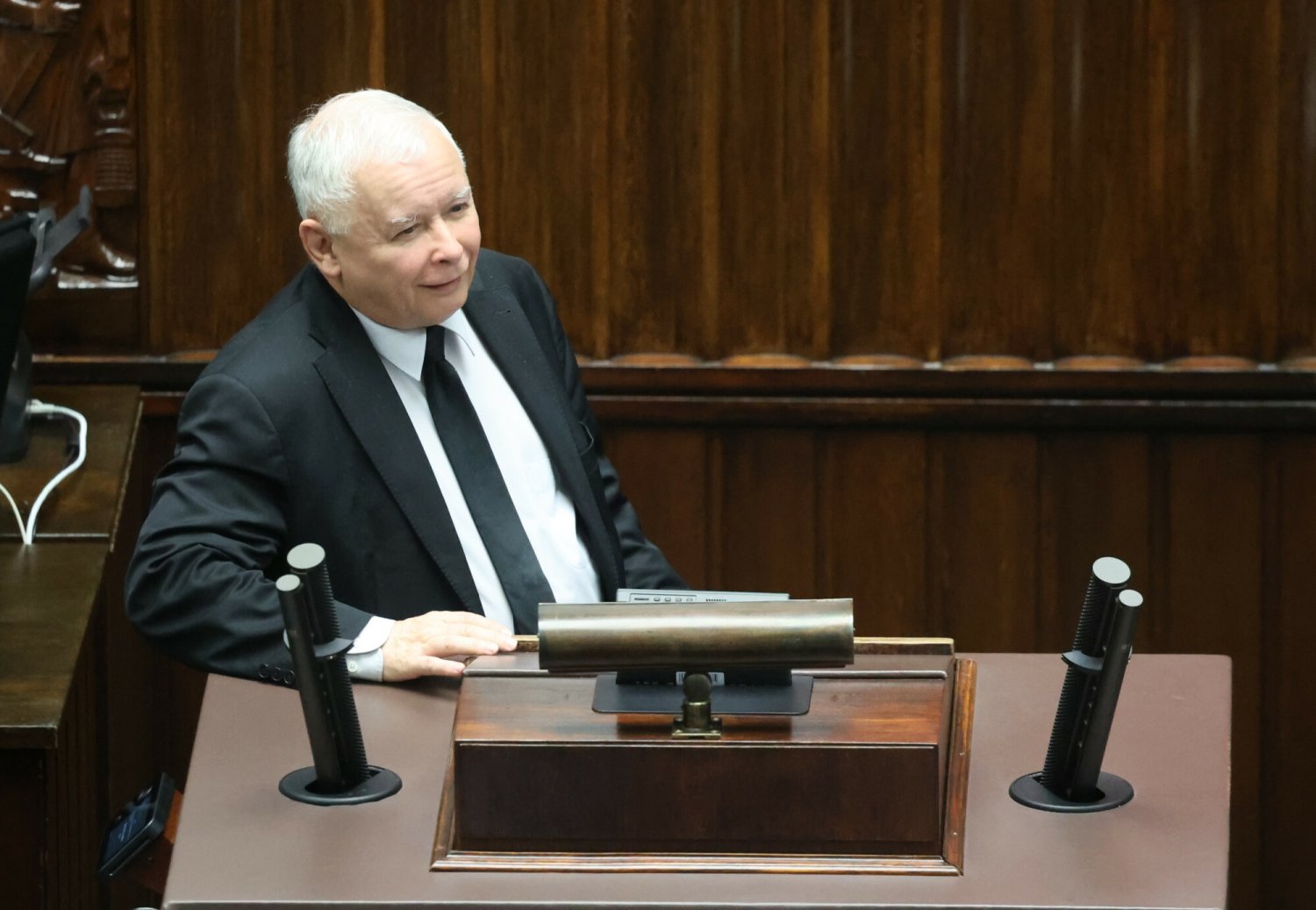 Jarosław Kaczyński oskarżony o wręczenie łapówki księdzu. Wyciekły tajne nagrania z przesłuchania w prokuraturze