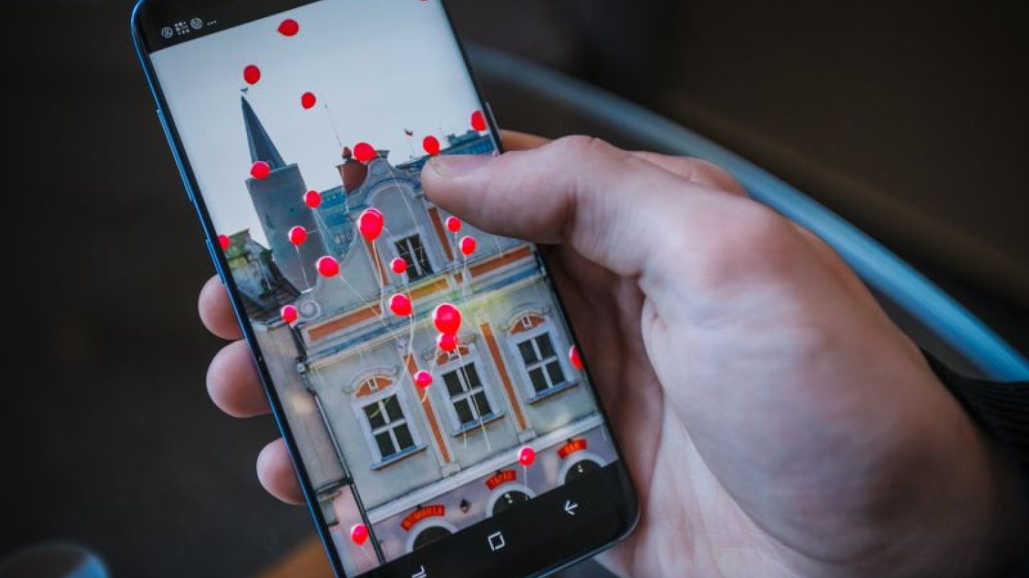 Właściwie wszystkie duże markety wypuściły aplikacje na smartfony