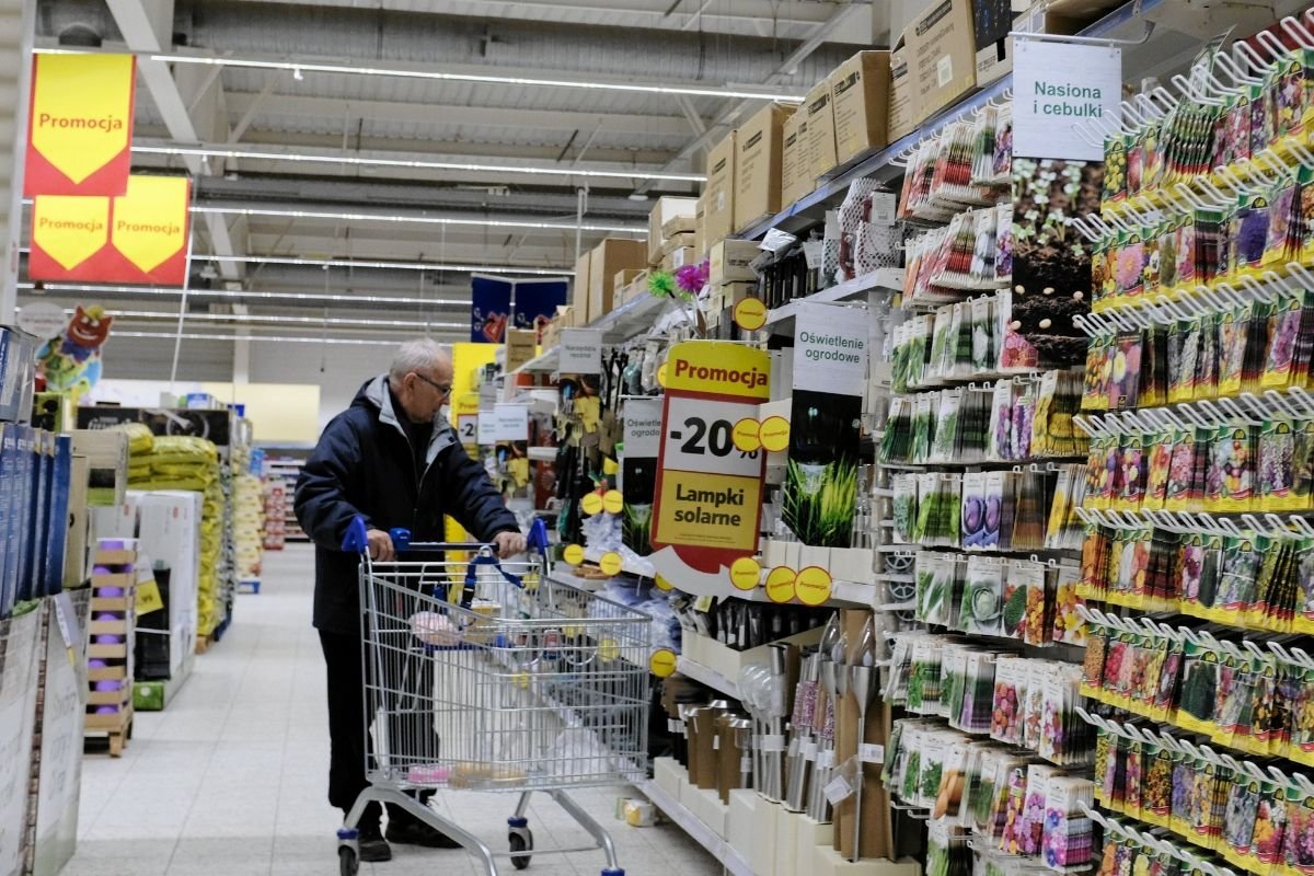 Masowa wyprzedaż w Tesco trwa, promocje sięgają 75 proc.