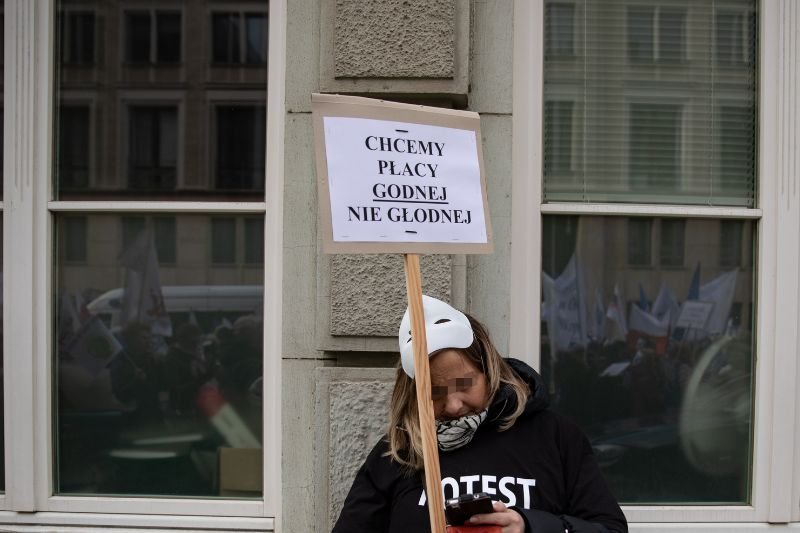 Naruszenie płacy minimalnej na pewno spotka się z protestami pracowników.