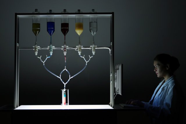 System serwowania drinków opiera się na składnikach przypisanych do 5 czynników determinujących osobowość konsumenta.