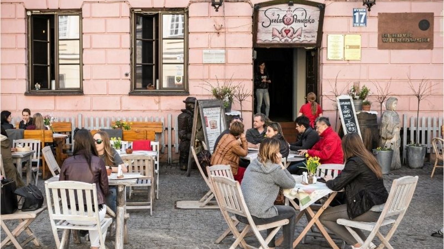 Jacek Abramowski, właściciel dwóch restauracji Sielsko Anielsko i Jezuicka 16, wystawił na sprzedaż swój dom.