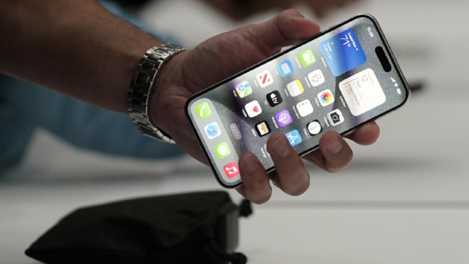 iPhone 15.