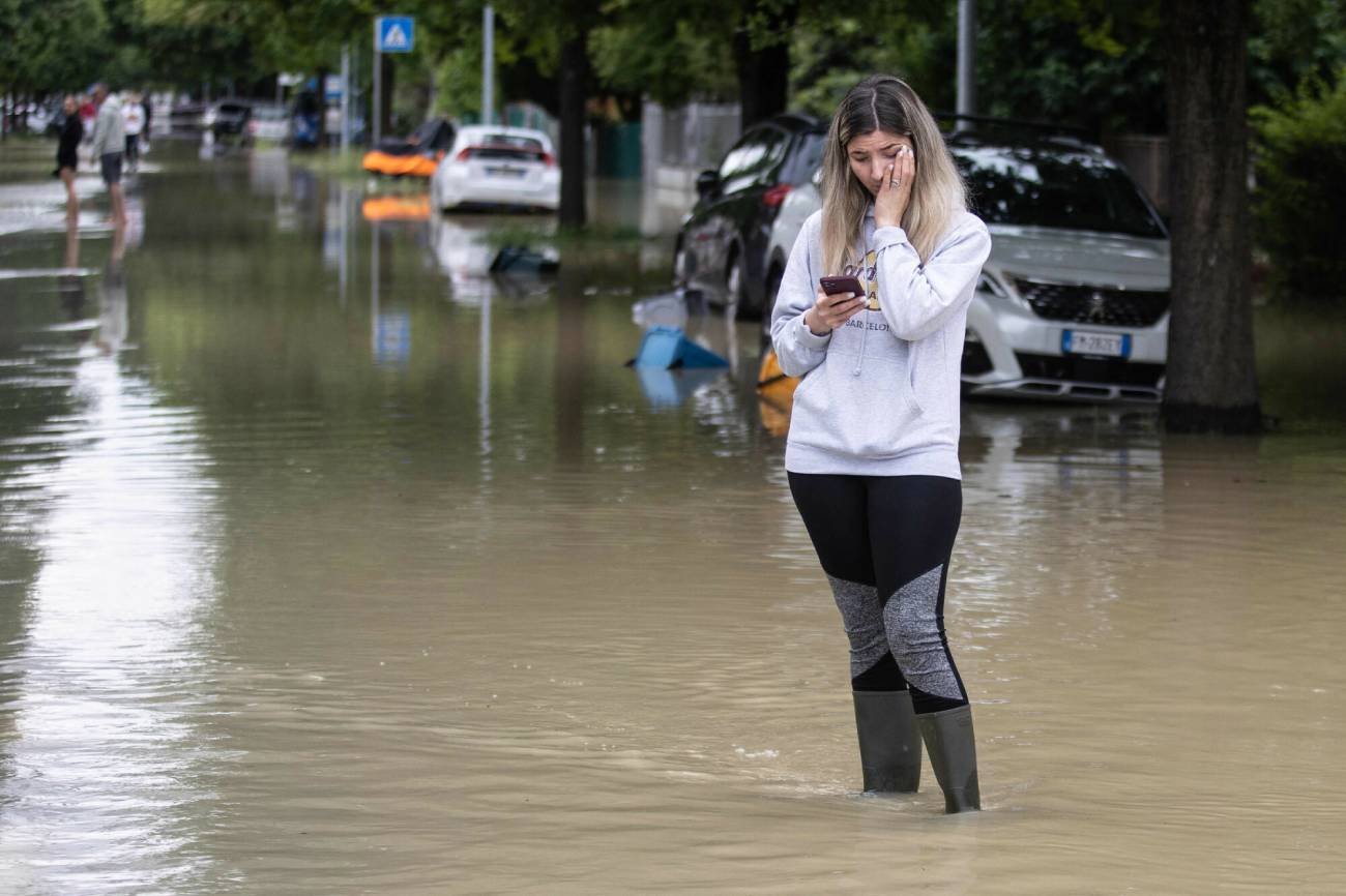Zestawienie aplikacji pogodowych i radarów burzowych.