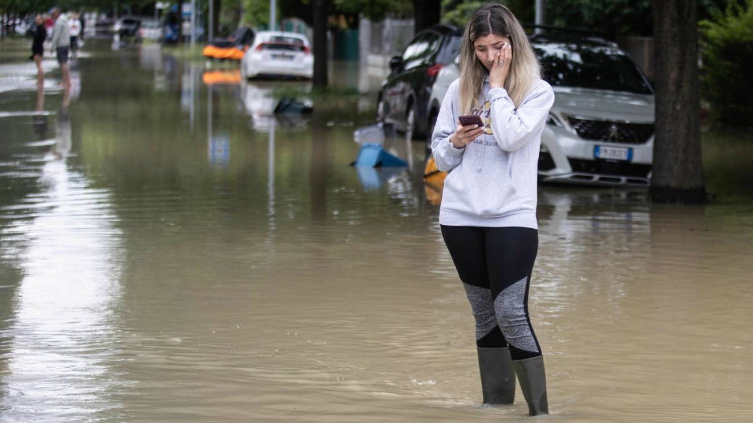 Zestawienie aplikacji pogodowych i radarów burzowych.