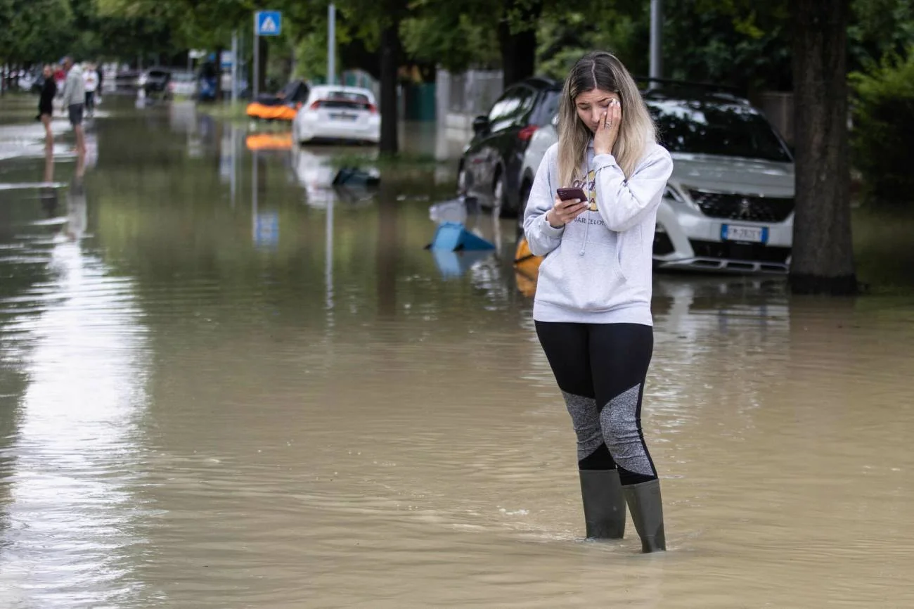 Zestawienie aplikacji pogodowych i radarów burzowych.