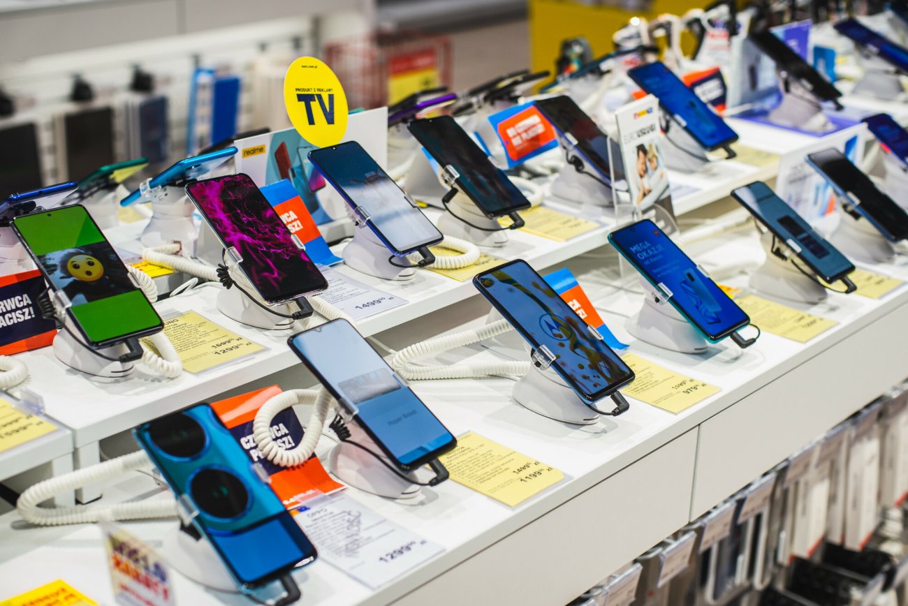 Stoisko z telefonami (zdj. ilustracyjne)