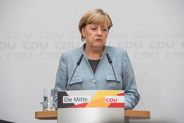 Niemcy masowa ruszają na Majorkę mimo zaleceń kanclerz Merkel, by pozostali w domach.