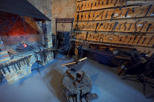 Zdjęcie z wirtualnego spaceru, na jaki można pójść po Muzeum Kowalstwa