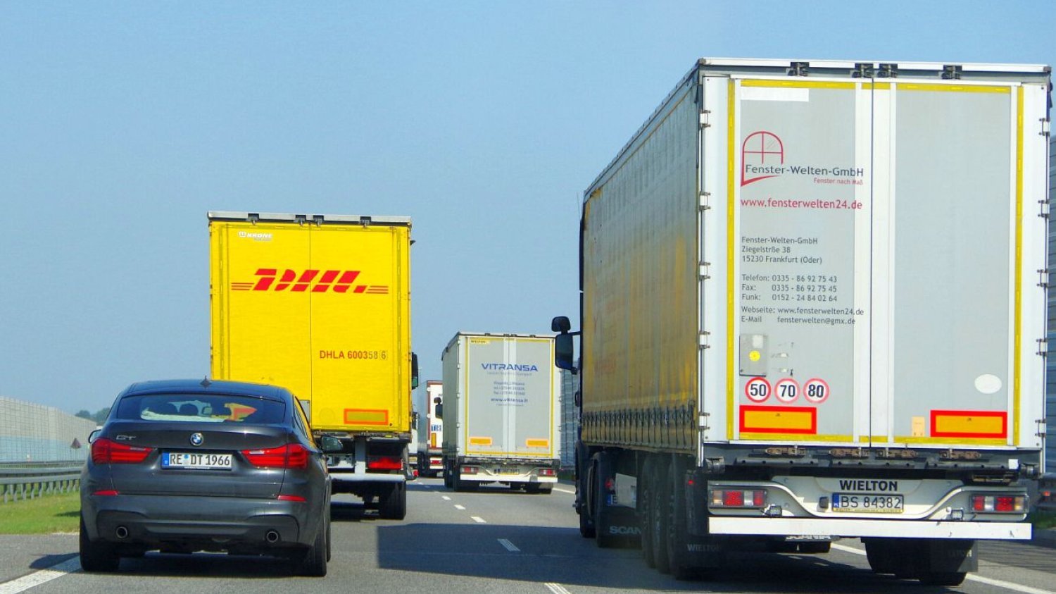 Rząd chce zakazać wyprzedzania się ciężarówek na drogach szybkiego ruchu.