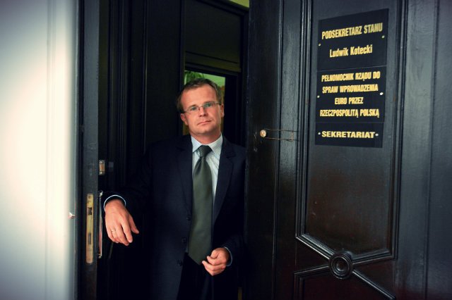 Ludwik Kotecki pracował w Ministerstwie Finansów przez niemal 20 lat. W tym czasie przetrwał 15 szefów resortu z różnych opcji politycznych