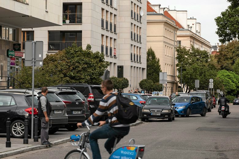 Policja lub straż miejsca mogą odholować samochód. Jednak - jak się okazuje - samorządy ustalały wysokość stawek tak, by dosypać do miejskiego budżetu