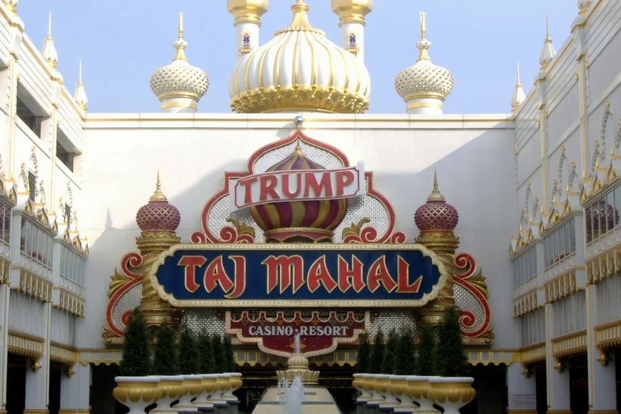 Hotel Taj Mahal, którego budowa zepchnęła w bankructwo kontrahentów prezydenta.