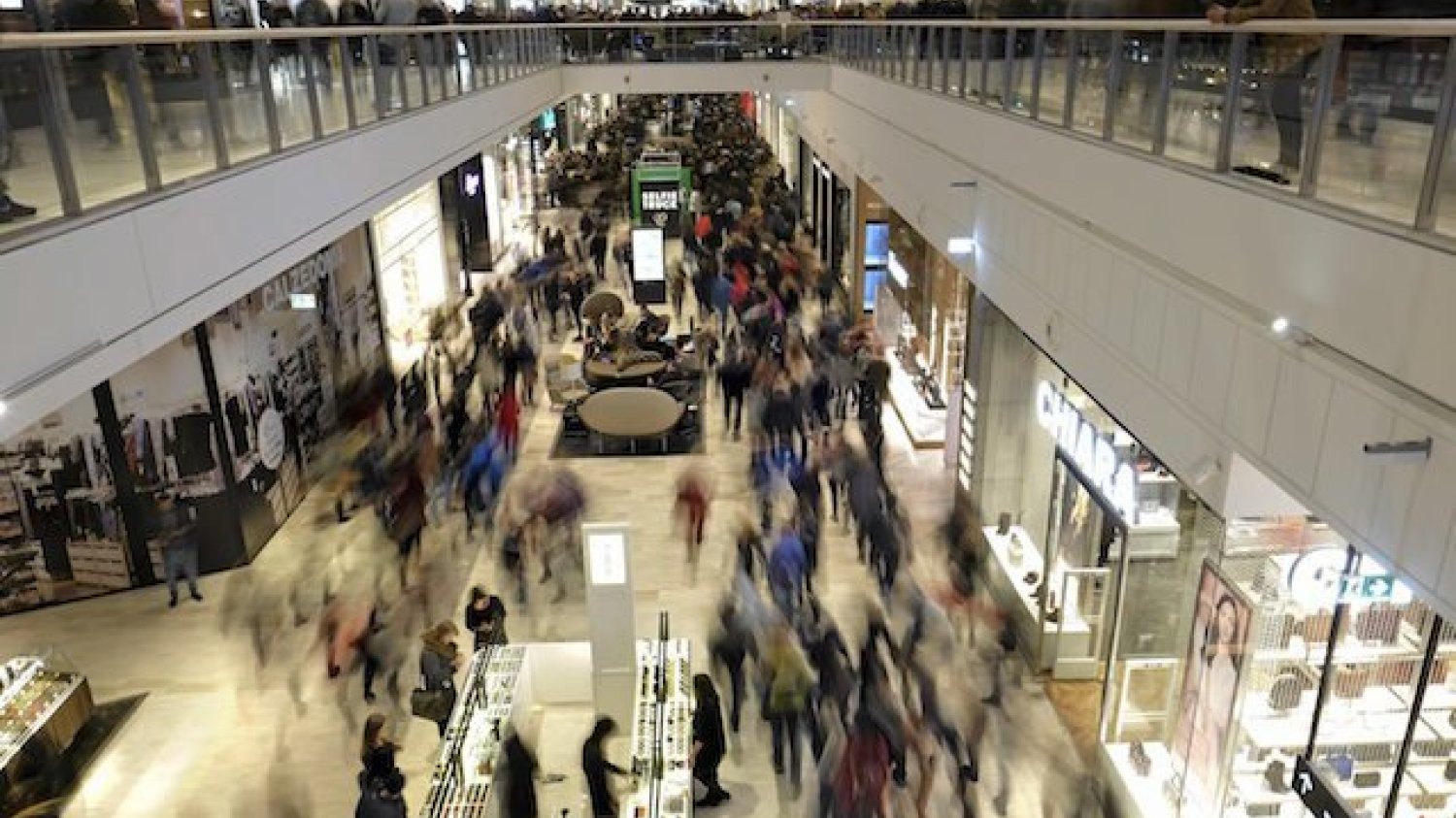 Odmrażanie gospodarki zacznie się m.in. od otwarcia sklepów w galeriach handlowych. Nie od razu jednak ludzie zaczną je chętnie odwiedzać.