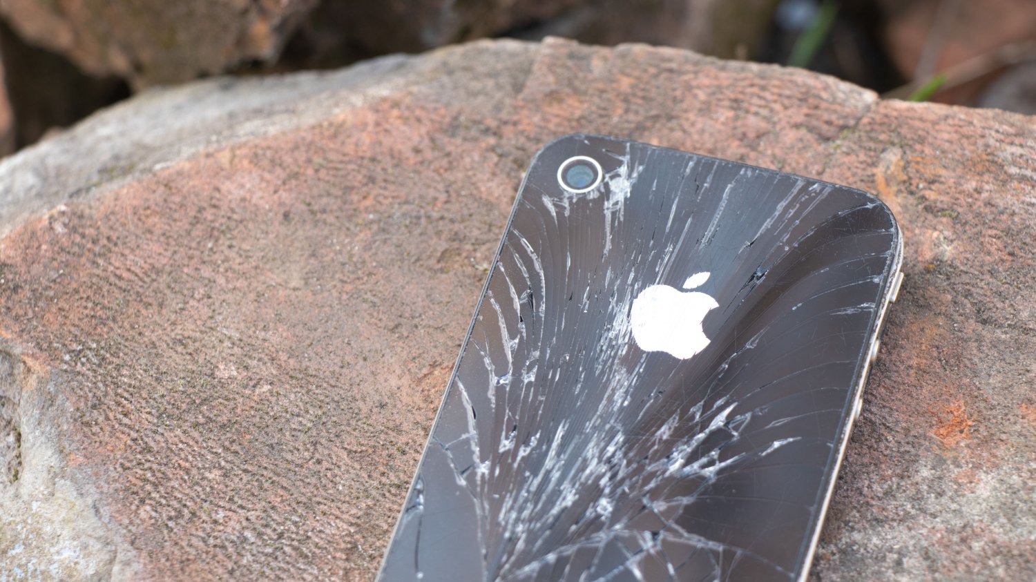 Świat czeka na premierę nowego iPhone'a. Niestety na horyzoncie majaczą niepokojące wieści.