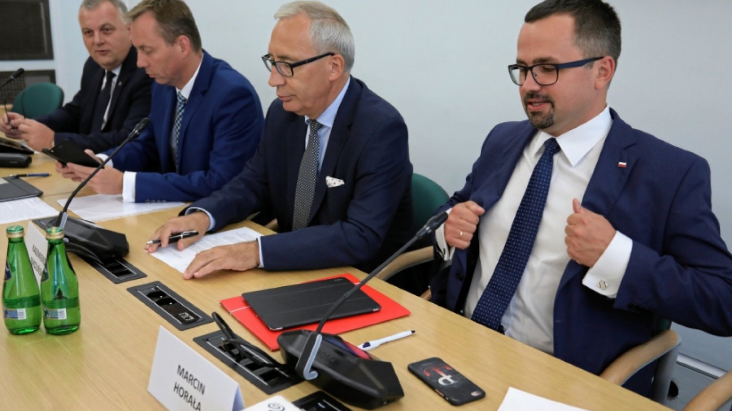 Komisja śledcza ds. VAT złożyła już pierwsze zawiadomienie do prokuratury o podejrzeniu popełnienia przestępstwa urzędniczego.