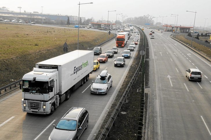 Ciężkie czasy dla producentów aut i ich pracowników. Wiele osób straci pracę.