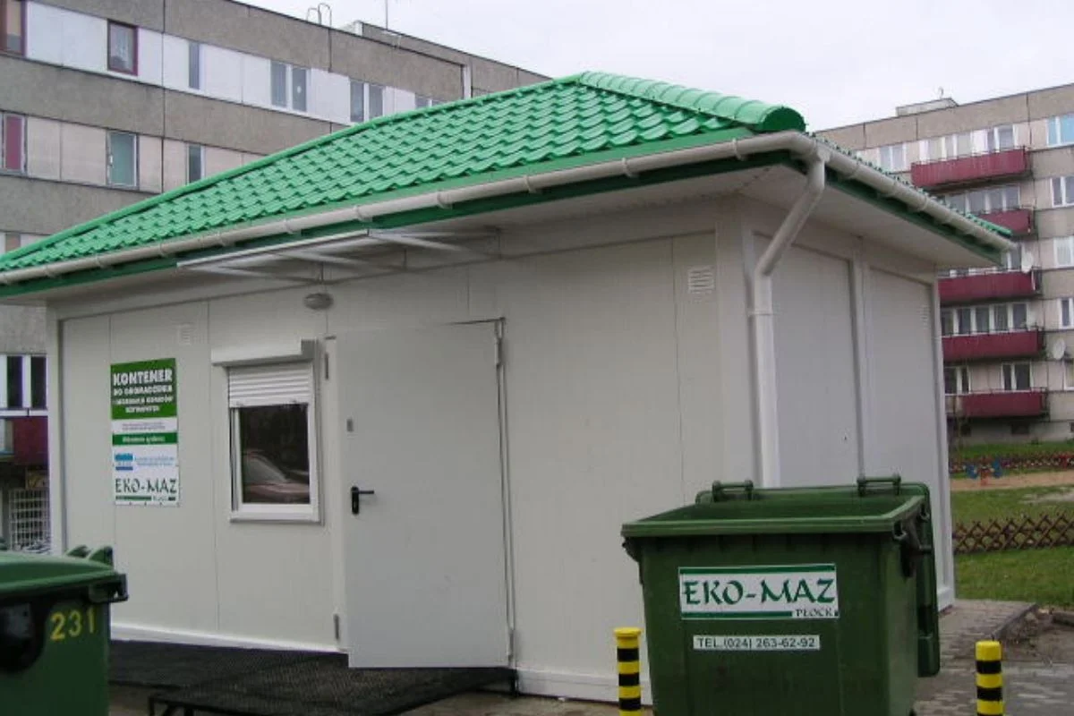 Kluczowym elementem systemu są altanki śmietnikowe z... obsługą.