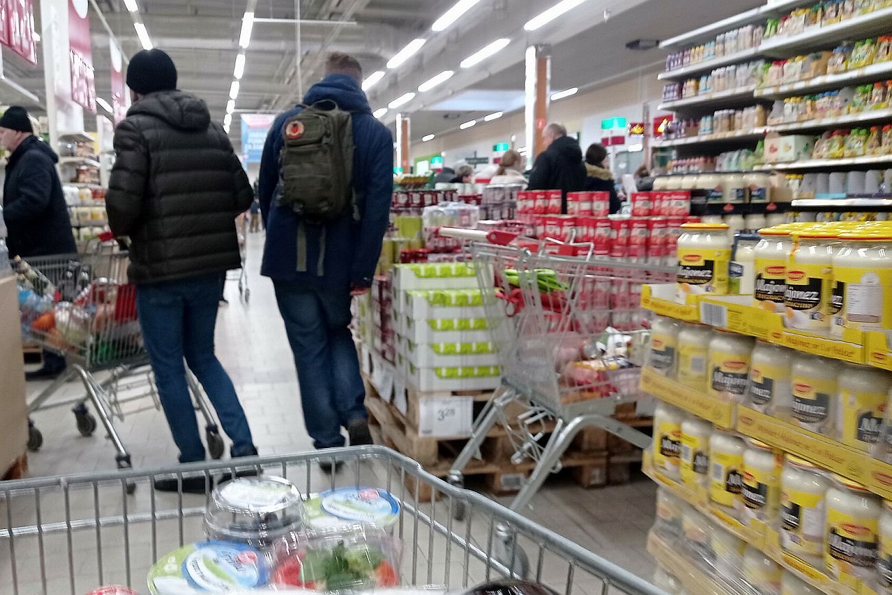 Który majonez lepszy? Kielecki ma o wiele lepszy skład od Winiar