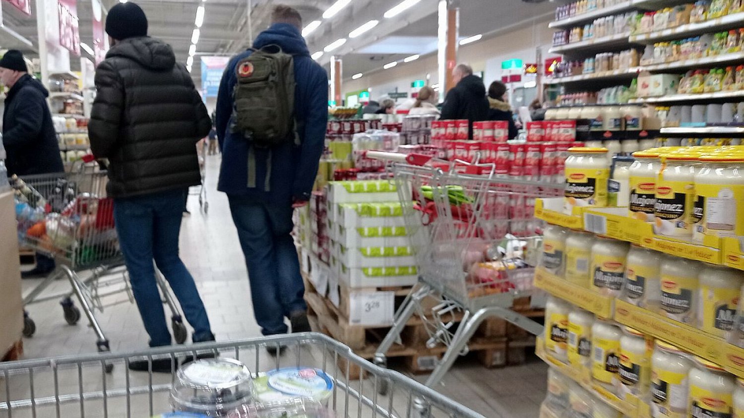 Który majonez lepszy? Kielecki ma o wiele lepszy skład od Winiar