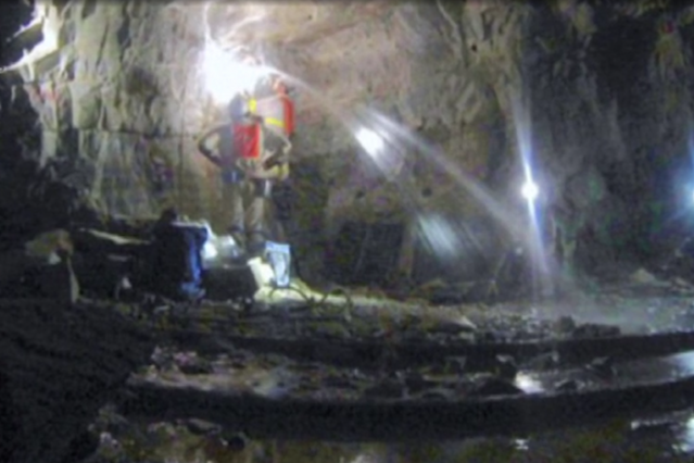 Prace podczas poszukiwania najstarszej wody na świecie.