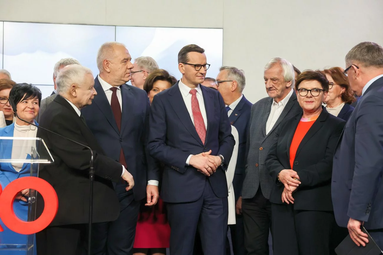 Wierchuszka PiS stworzyła nową kastę zależnych od partii milionerów.